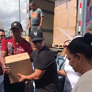 Daddy Yankee lifting a box