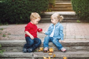 kids sharing an apple